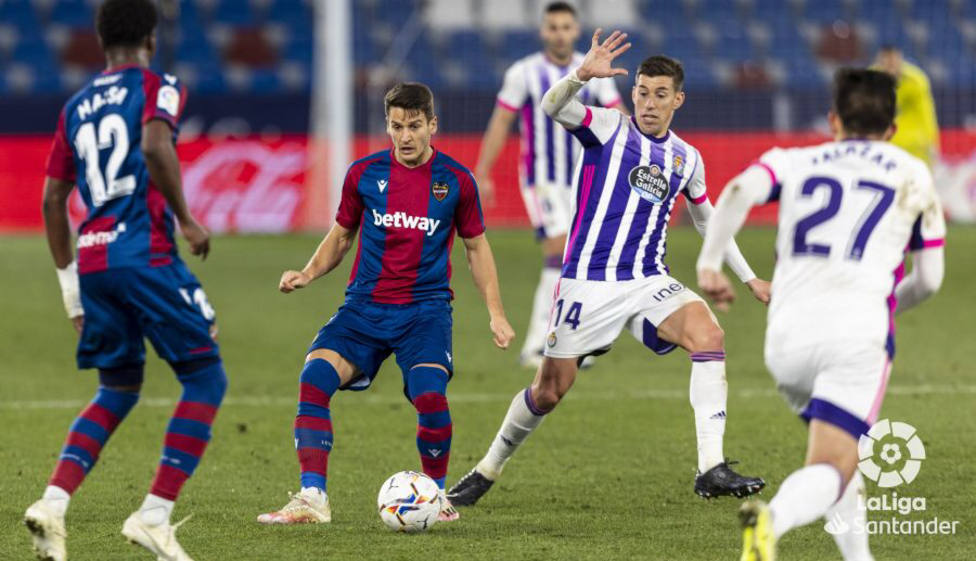 Malsa y Radoja en la jugada del empate del Real Valladolid