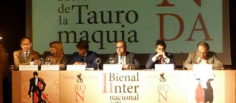 Javier García Baquero moderó la mesa que trató los Cambios que necesita la Fiesta?. TAUROMUNDO