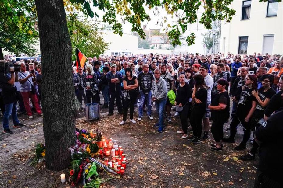 Protesta callejera en Koethen, Alemania, por la muerte de un joven de 22 años