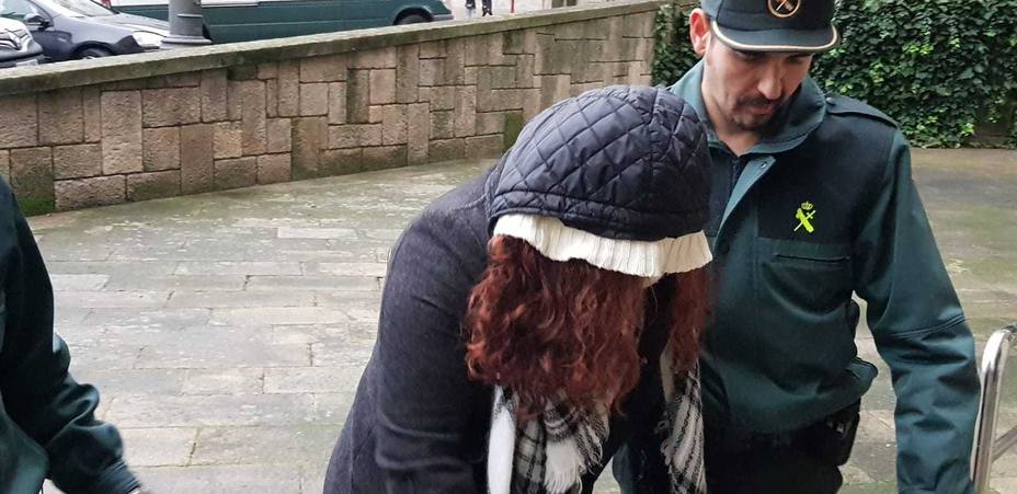 Piden 15 años de cárcel para la chica que abandonó a su bebé en un contenedor de Ourense