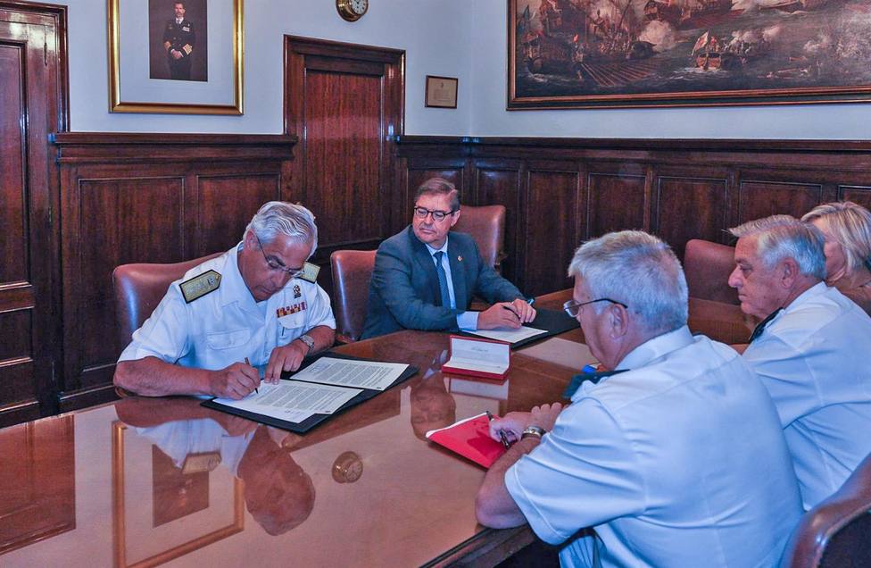 Firma del convenio entre el Ministerio de Defensa y la Universidad de A Coruña - FOTO: Armada