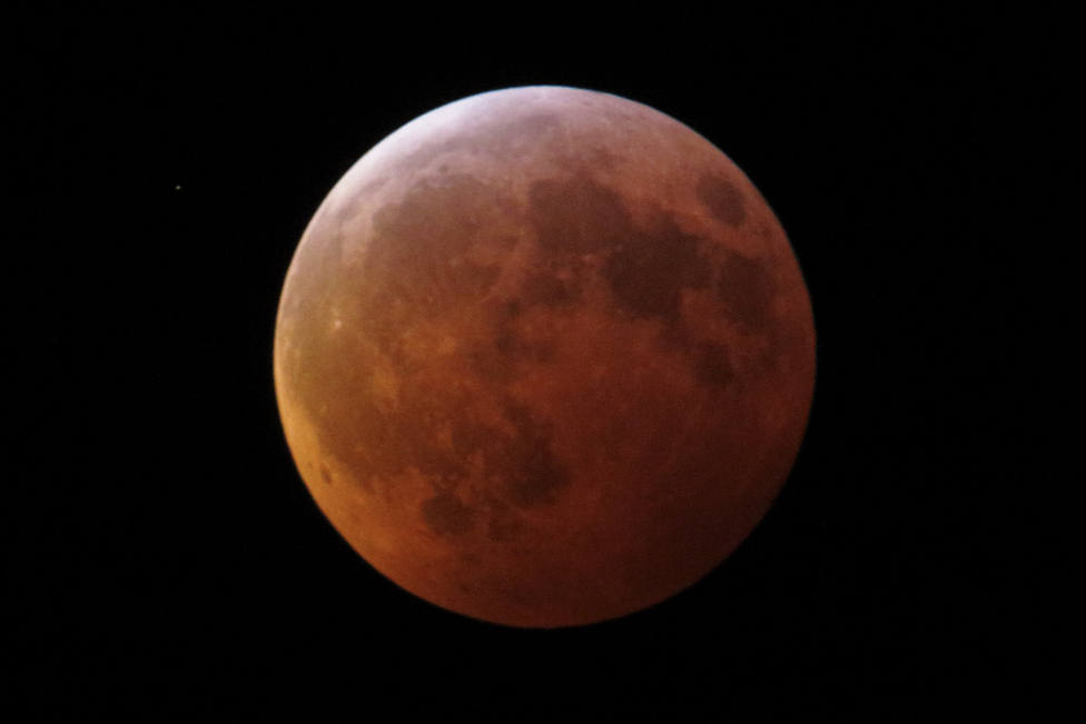 ¿Dónde ver el eclipse lunar esta noche?