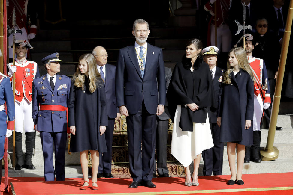 La reina, la Princesa Leonor y la Infanta Sofía armonizan sus look en el Congreso con esta preciosa prenda