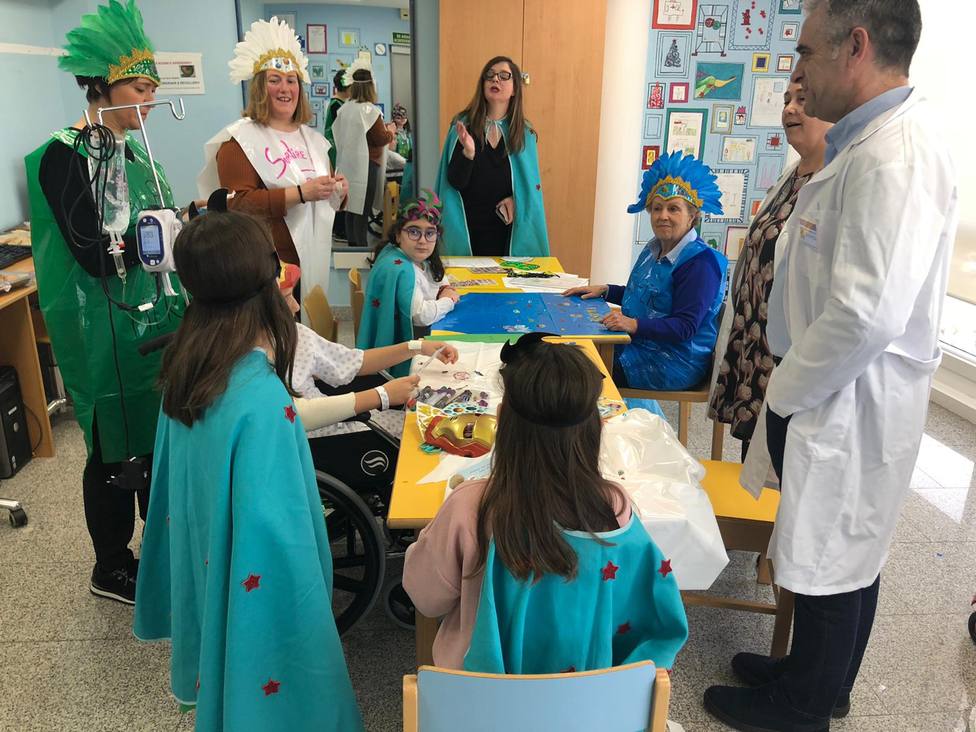 Los niños y niñas ingresados del Área Sanitaria de Ferrol confeccionaron sus propios disfraces