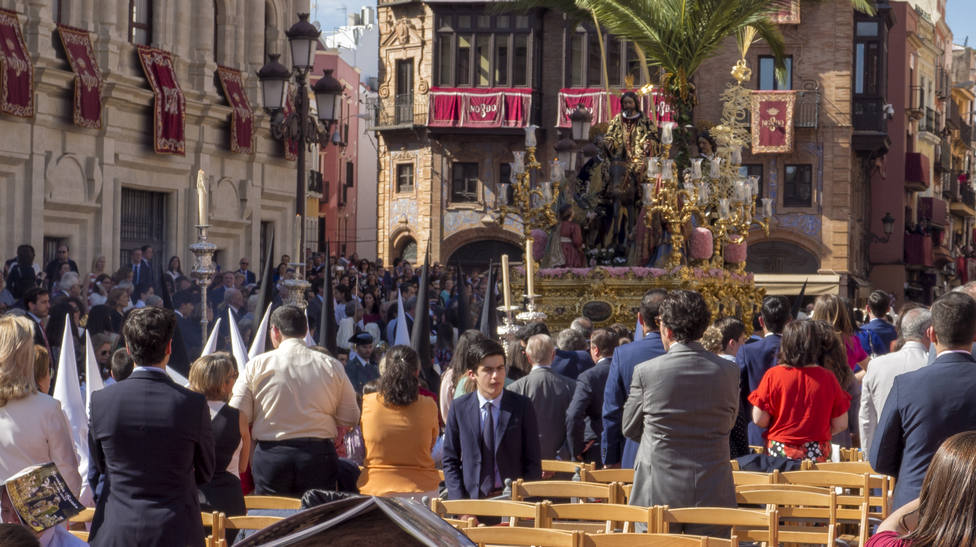 FACUA insta al Ayuntamiento de Sevilla a multa al Consejo por los abonos de la Carrera Oficial