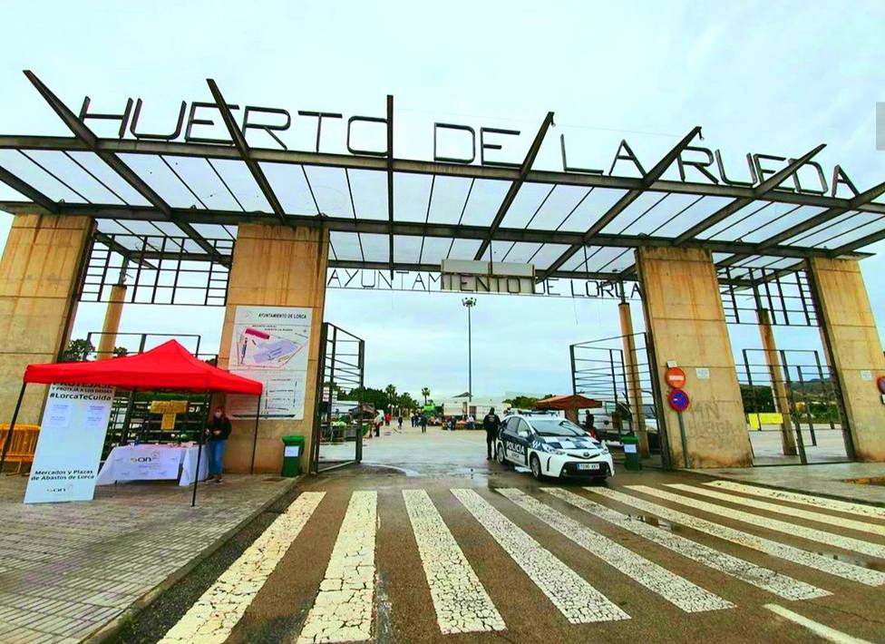 El mercado del Huerto de la Rueda amplía su aforo a 200 personas y permite 55 puestos