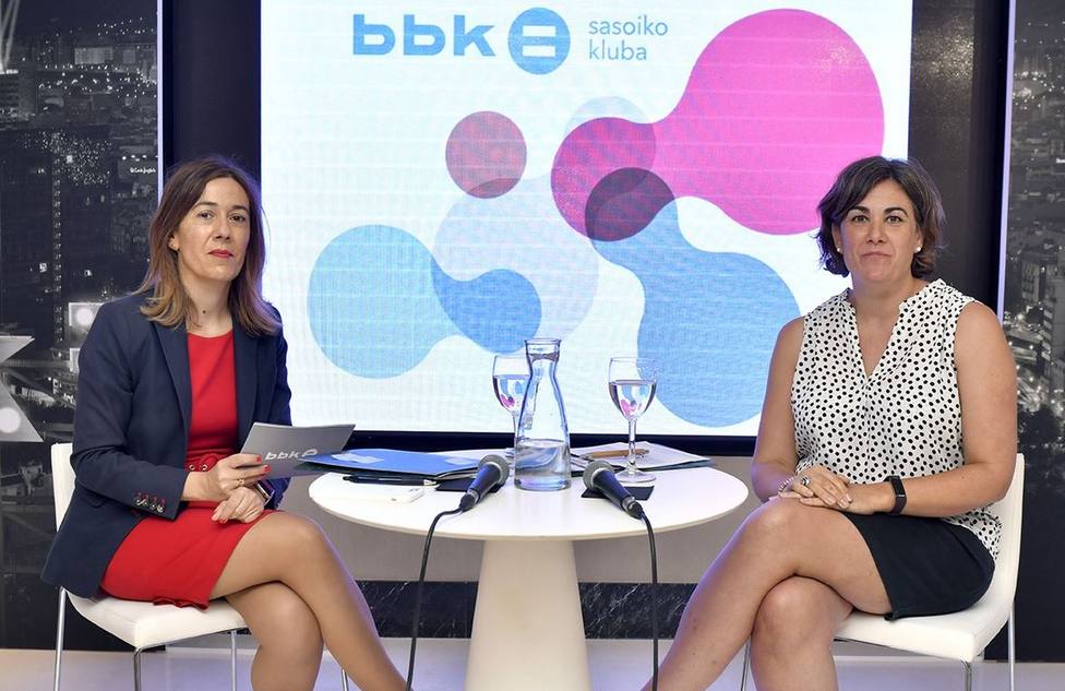 Nora Sarasola e Ixone Zubieta en la presentación de BBK Sasoiko Kluba
