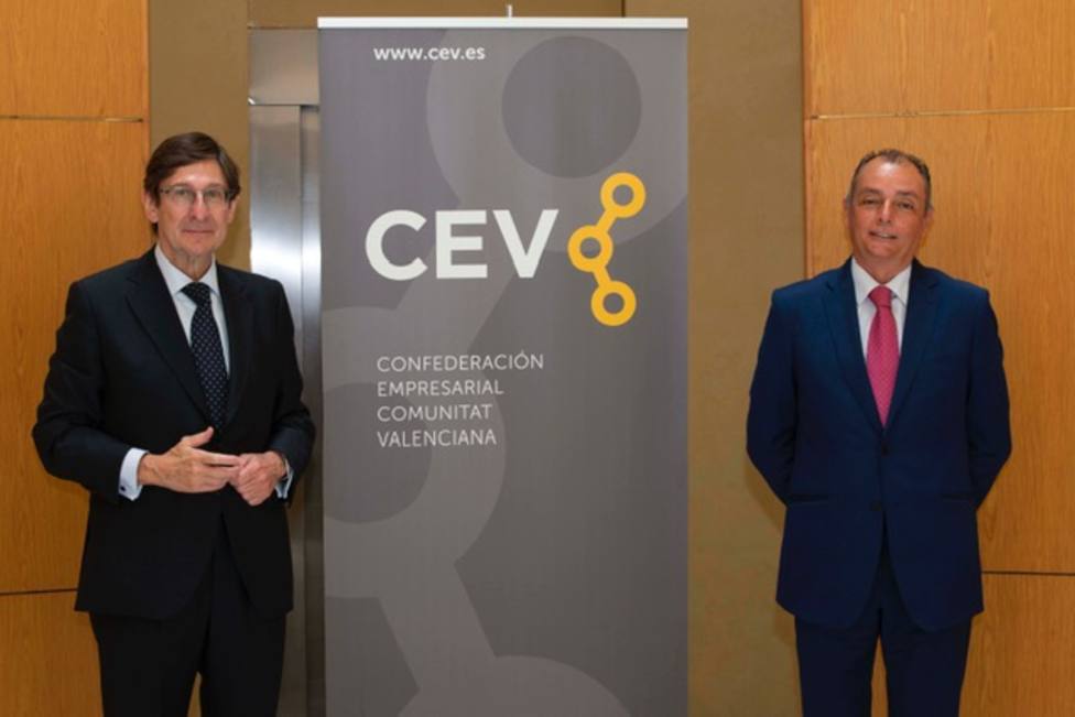 El presidente de Bankia, José Ignacio Goirigolzarri, y el presidente de la CEV, Salvador Navarro