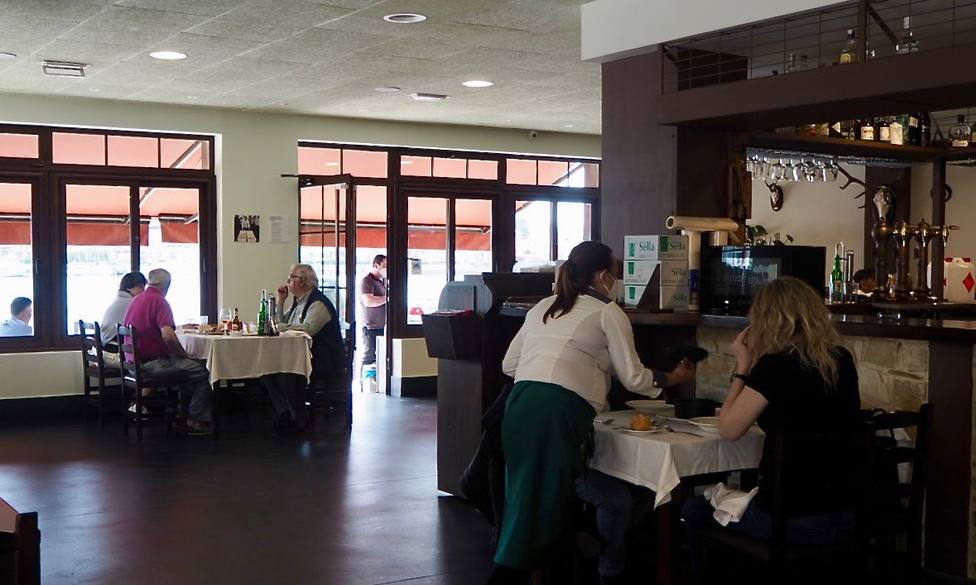 La Policía Local de Logroño explica a los hosteleros cómo calcular su aforo