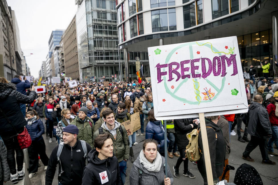 Al menos 70 detenidos en la manifestación europea contra las restricciones por el coronavirus en Bruselas