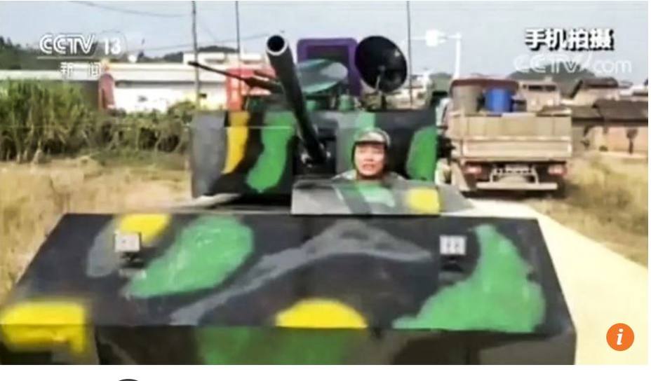 Multan a un ciudadano chino por construir un tanque y conducirlo por la calle