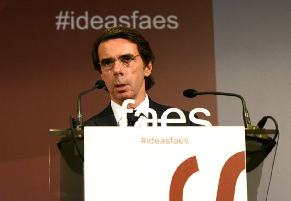 Aznar aboga por una intervención sin límites en el tiempo en Cataluña