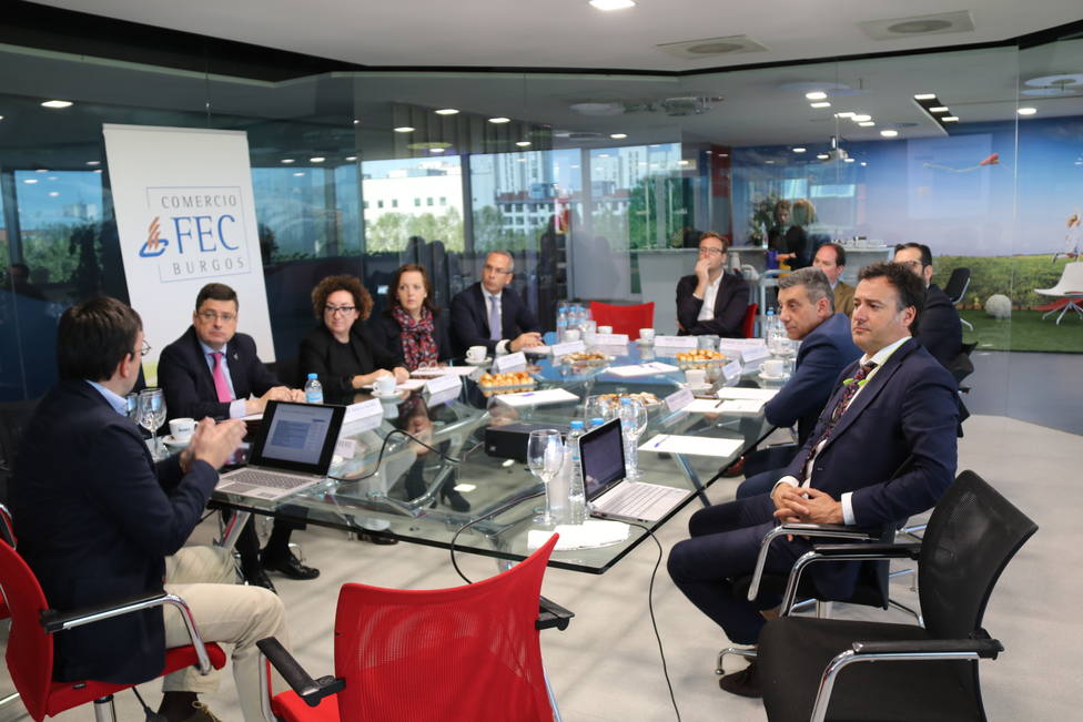 Reunión del II Foro del Comercio de Burgos en la sede de la FEC
