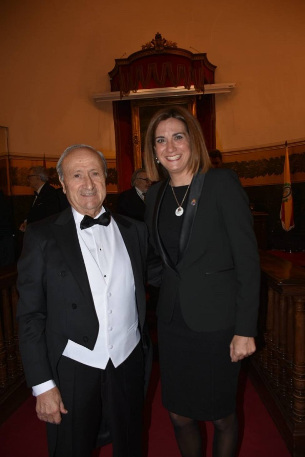 Patricia Fernández, alcaldesa de Archena, acompañó al Doctor Pedro Guillén