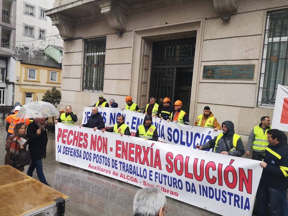Concentración en defensa de Alcoa ante la Subdelegación de Gobierno en Lugo
