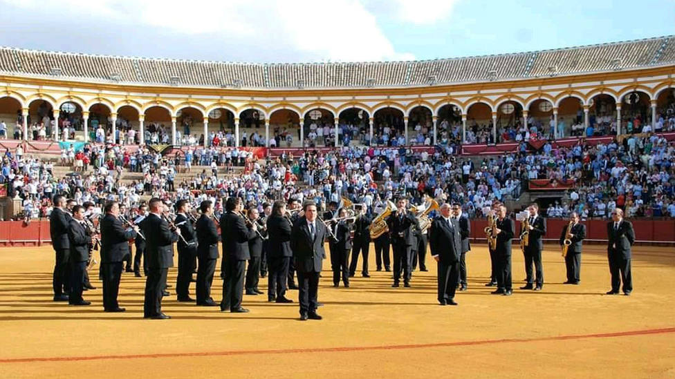 La Banda del Maestro Tejera en el ruedo de la Real Maestranza de Sevilla