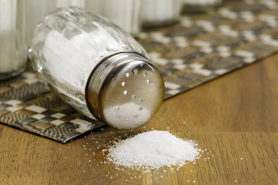 Esta es la sal más saludable y la cantidad que debes echar en cada plato
