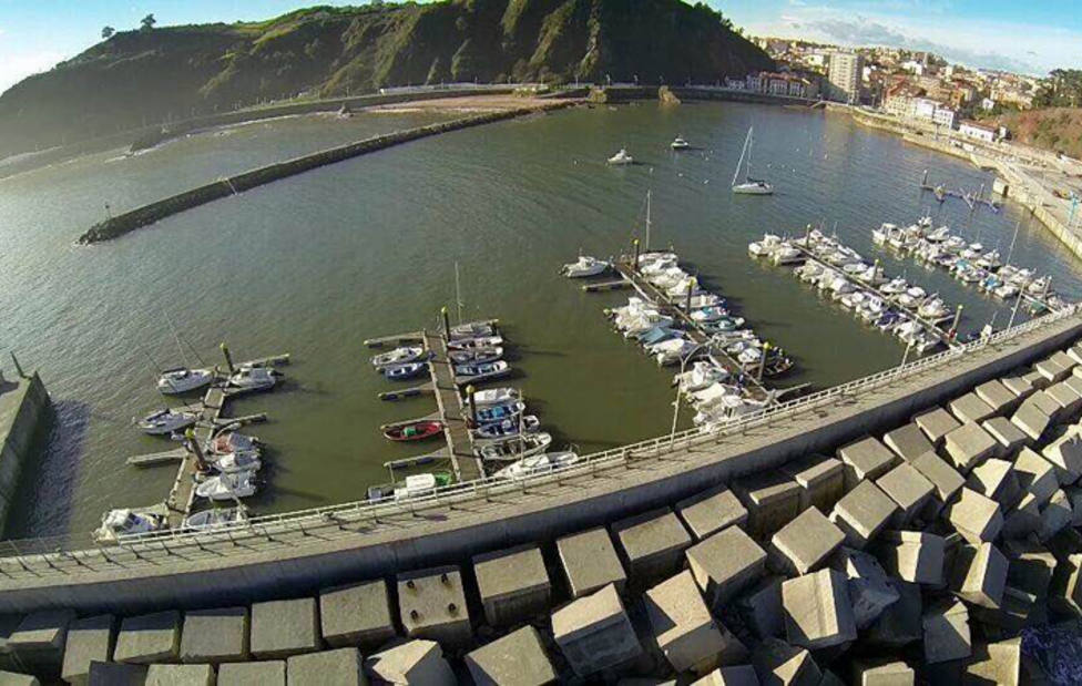 Foto aérea del puerto de Candás