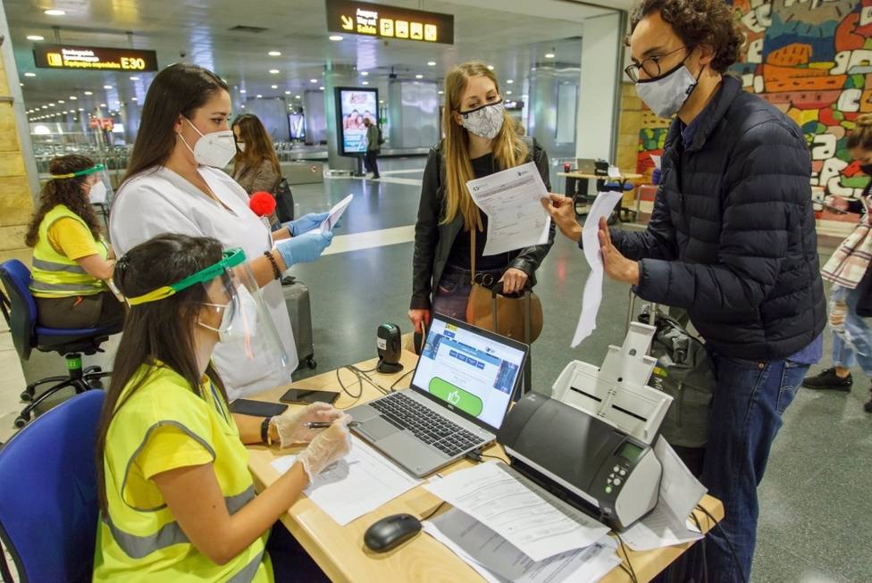 El Gobierno de Canarias permite viajar entre islas en nivel 3 o 4 con test negativo