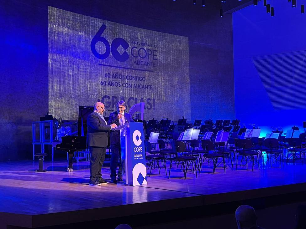 COPE Alicante celebra su 60 aniversario en una gala para el recuerdo