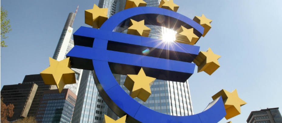 Símbolo del euro ante la sede del BCE. EFE