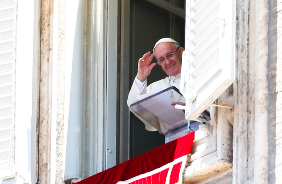 Pope Francis waves as he leads Sunday Angelus prayer in Saint Peters square at the Vatican
