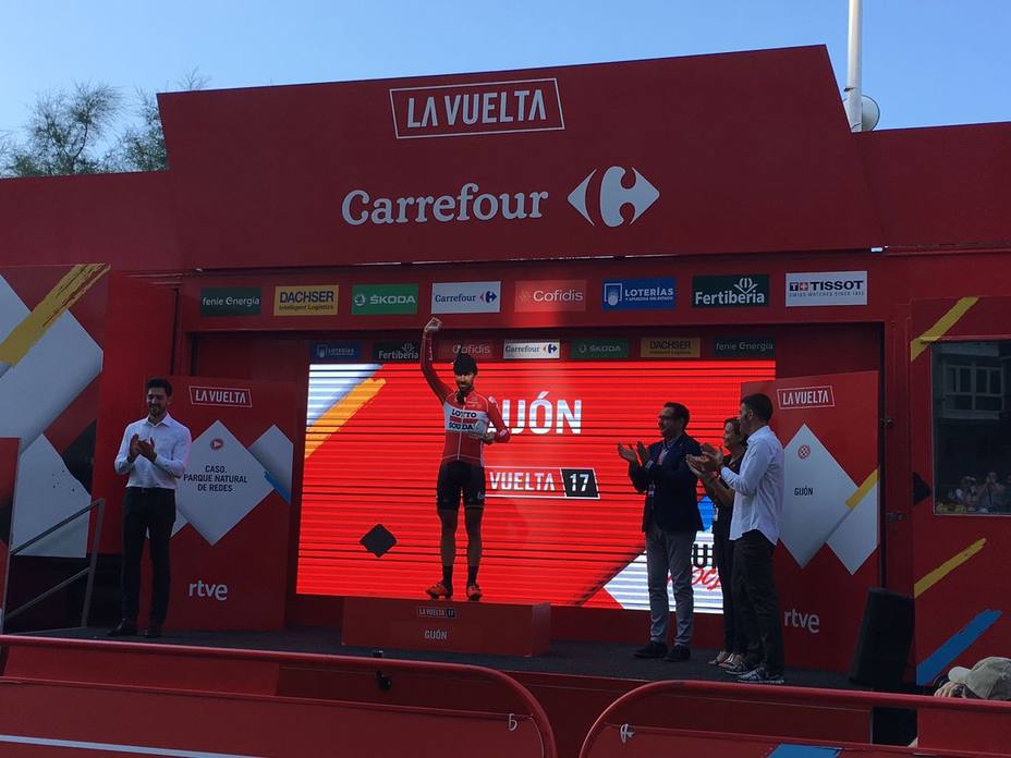 De Gendt en el podio de Gijón