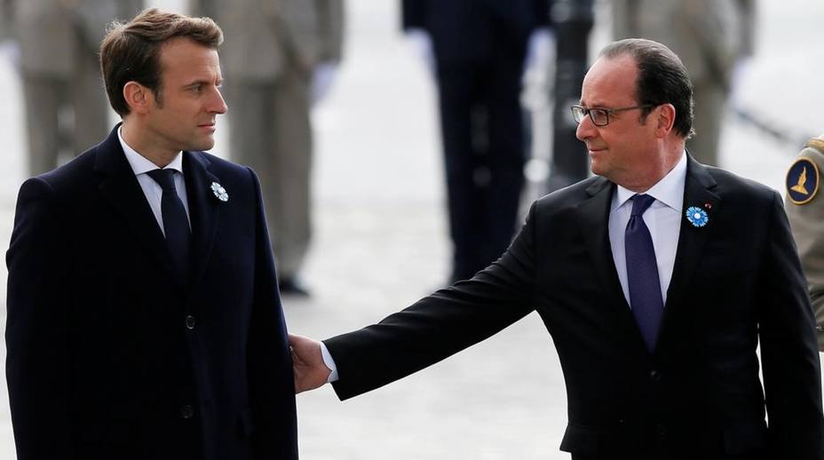 François Hollande y Emmanuel Macron durante una ceremonia por el Día de la Victoria.