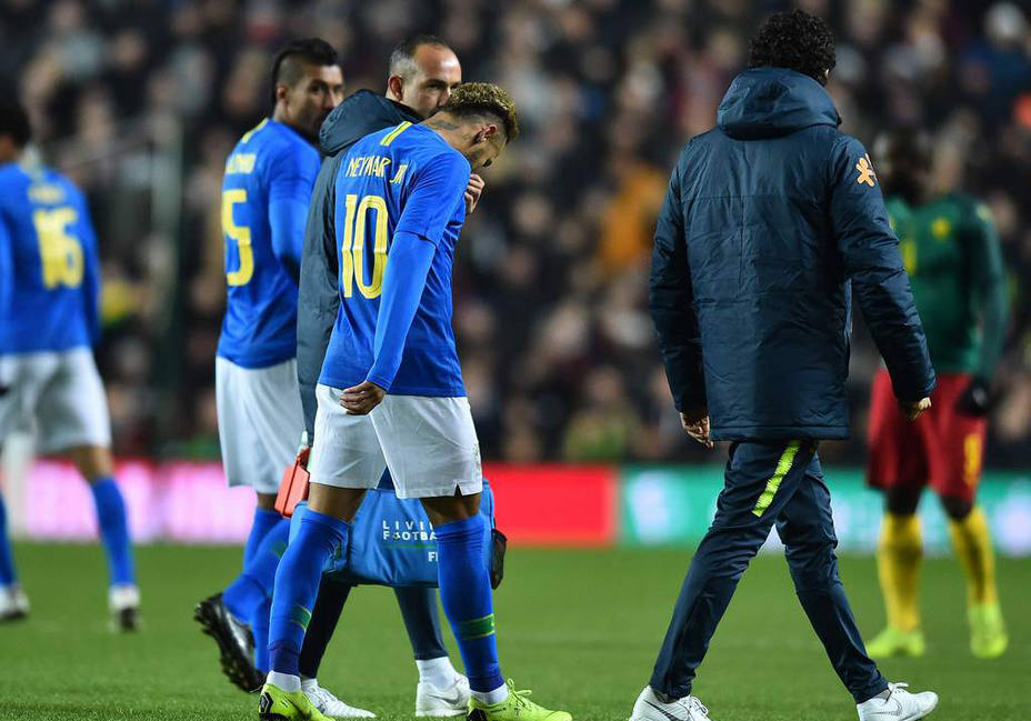 Neymar se retira lesionado en el amistoso contra Camerún
