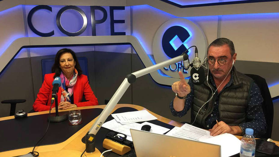 La ministra de Defensa, Margarita Robles, en los micrófonos de Herrera en COPE