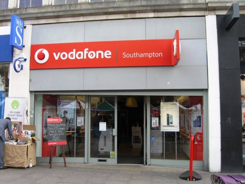 Vodafone España anuncia el despido de un máximo de 1.200 empleados