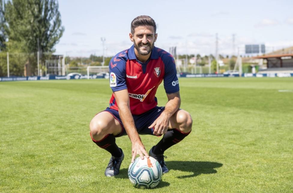 Raúl Navas presentado como nuevo jugador de Osasuna