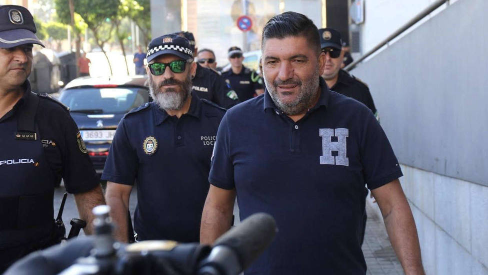 Dos años de cárcel para el vendedor que apuñaló al jefe de la Policía Local en Huelva