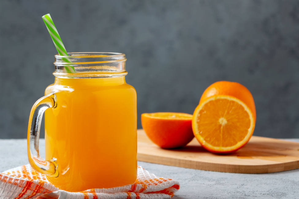 El sorprendente error en el que caes siempre cuando te haces un zumo de naranja