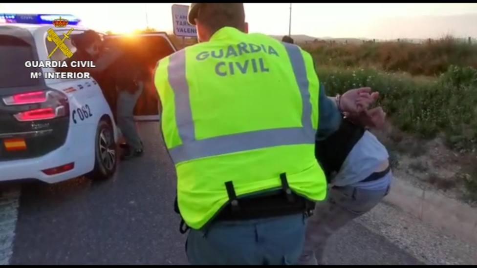 La Guardia Civil detiene a tres ocupantes de un coche por saltarse un control policial
