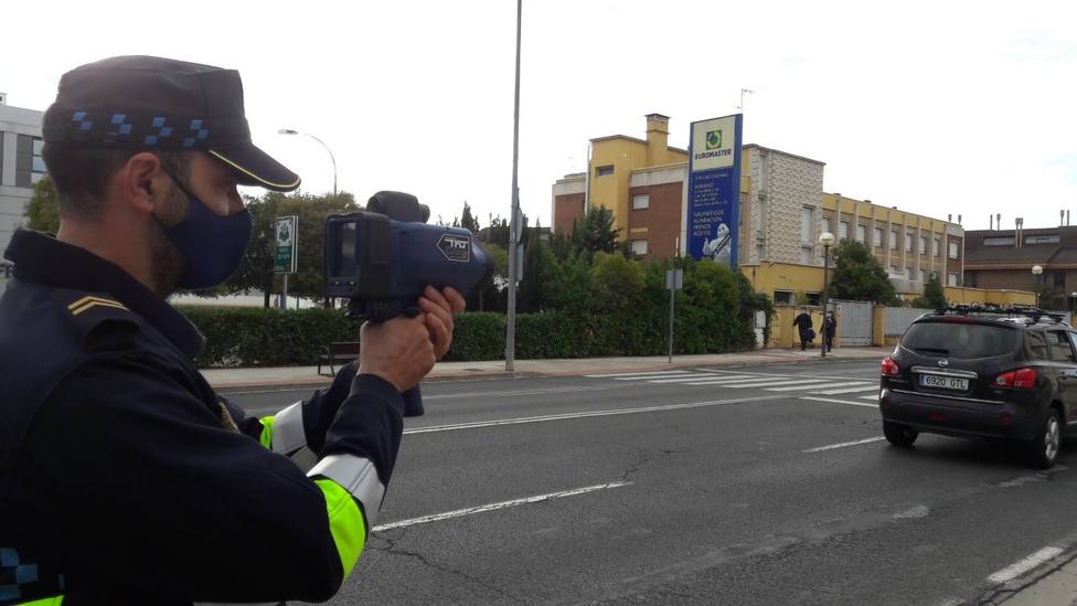 La Policía Local de Logroño ya podrá sancionar a los infractores con su nuevo dispositivo pistola-radar