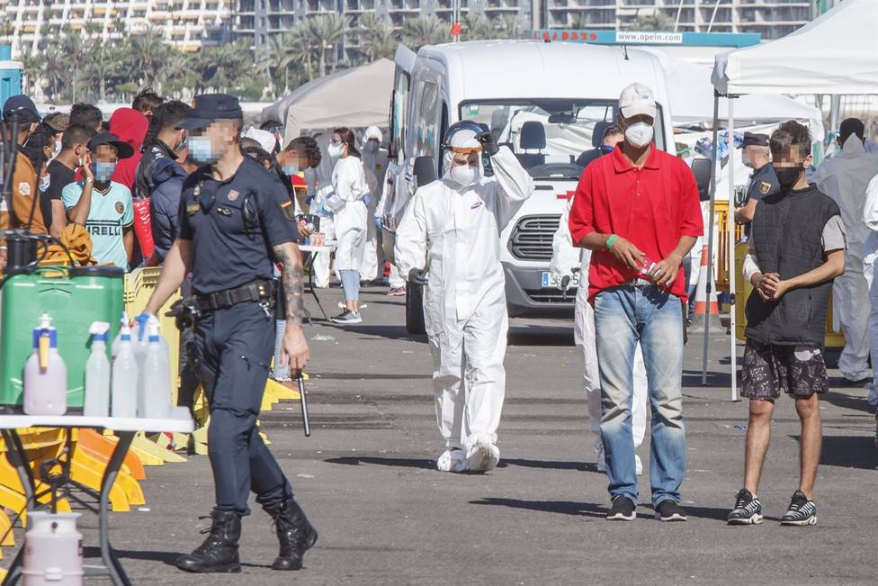 Fallece por covid un policÃ­a de MÃ¡laga tras participar en Canarias en el dispositivo por la llegada de inmigrantes
