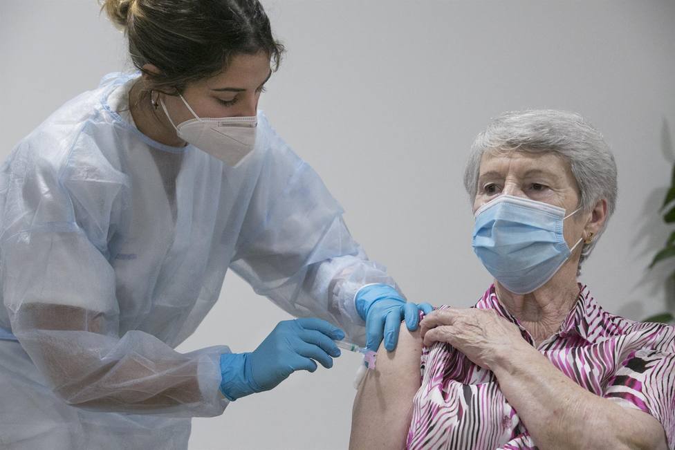 El Ayuntamiento pide a Salud que use los consultorios de pedanías para vacunar a ancianos