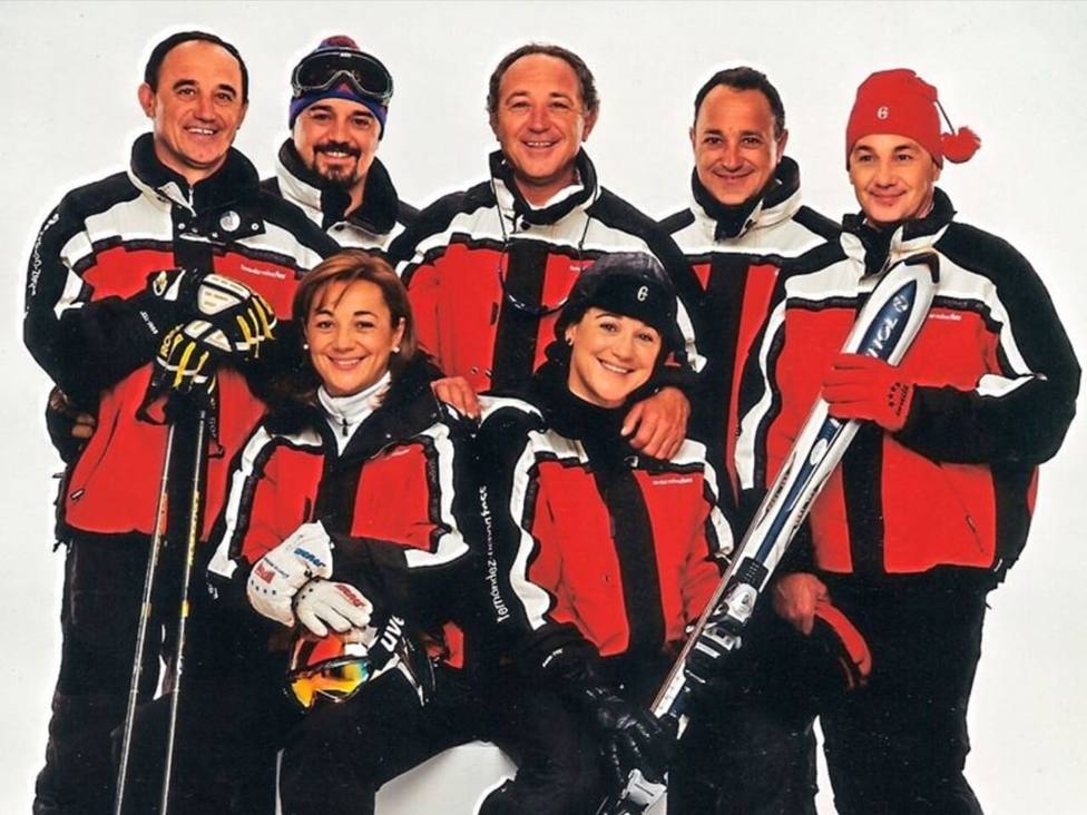 Los siete fiembros de la familia Fernández-Ochoa que esquiaban