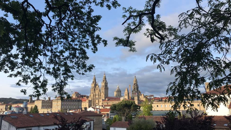 Imagen de la Catedral de Santiago de Compostela, desde el parque de la Alameda