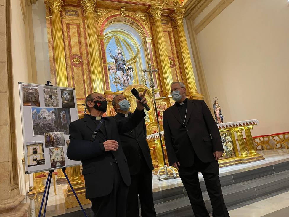El nuncio del Papa visita las iglesias de San Patricio y Santiago