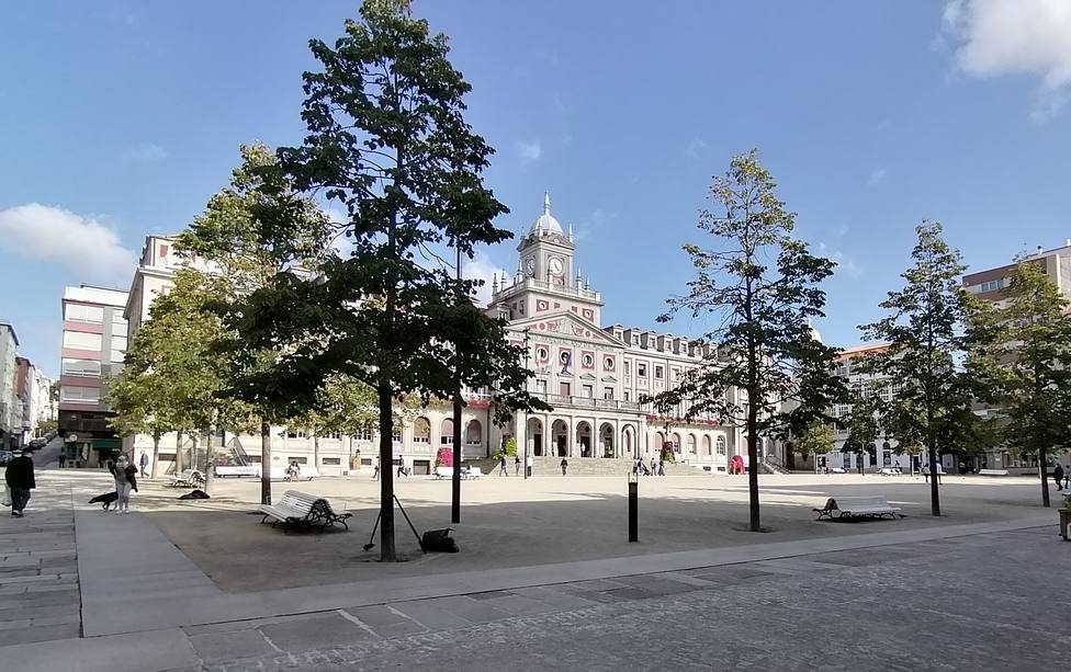 Plaza de Armas de Ferrol con el Ayuntamiento al fondo