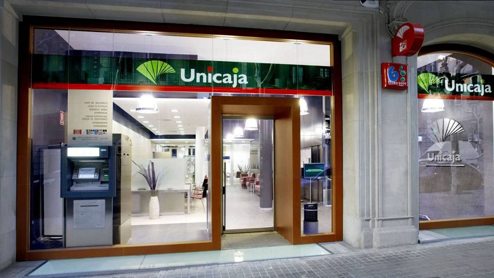 Imagen de una de las oficinas de Unicaja en Málaga.