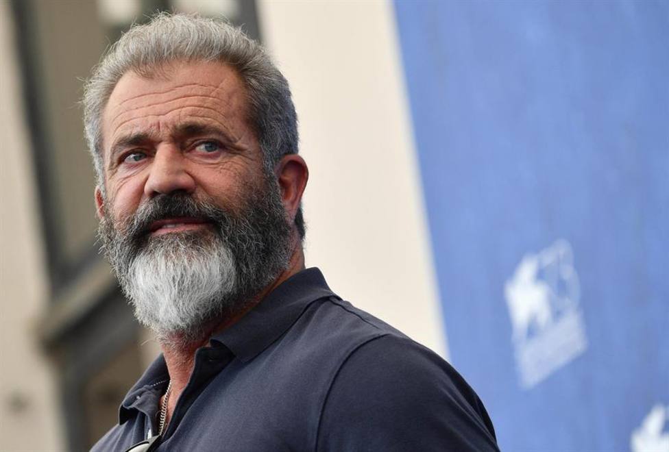 Gracias, se ha acabado el tiempo: Mel Gibson deja de piedra al entrevistador en pleno directo por Will Smith