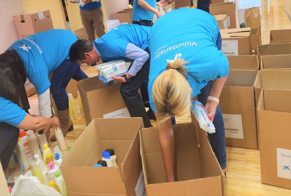 Voluntarios de CaixaBank en Murcia recogen 300 kilos de material para los afectados por el terremoto de TurquÃ­a y Siria