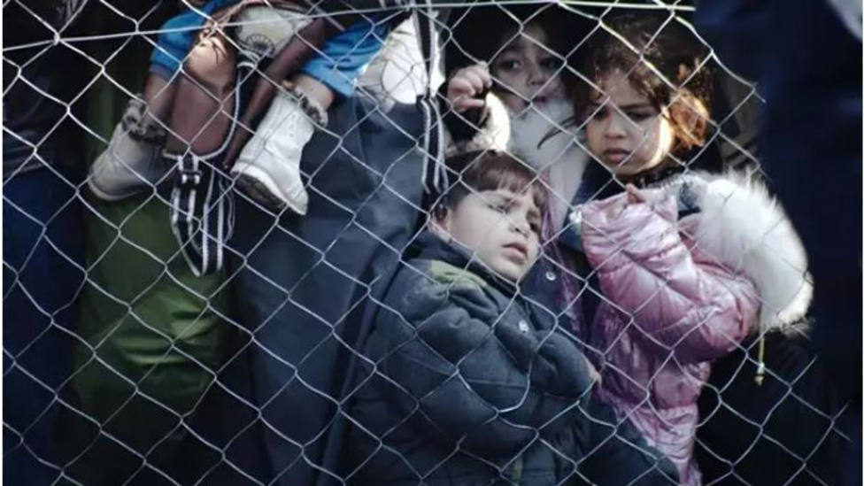Rescatan a 145 migrantes que se encontraban atrapados en una isla entre Grecia y Turquía