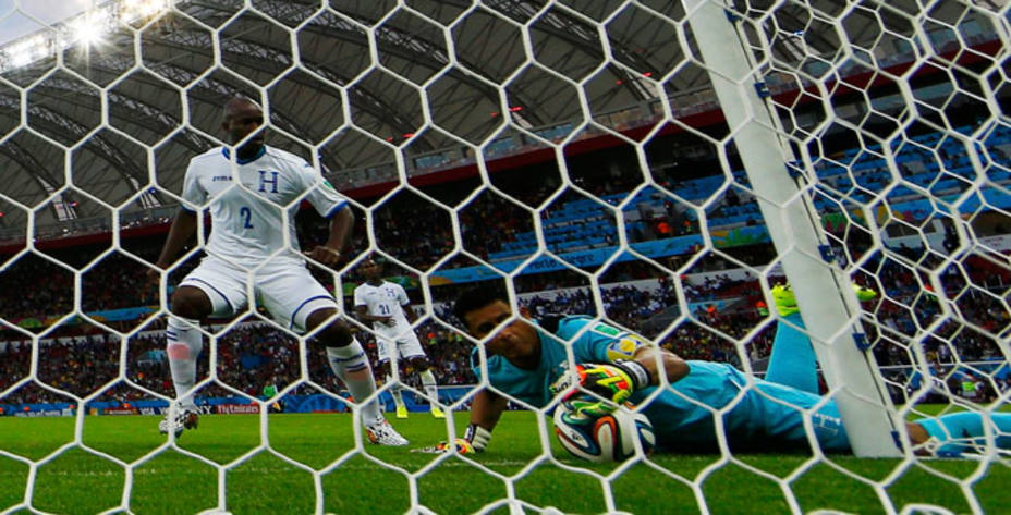 Valladares marca el 2-0 en propia puerta (Reuters)