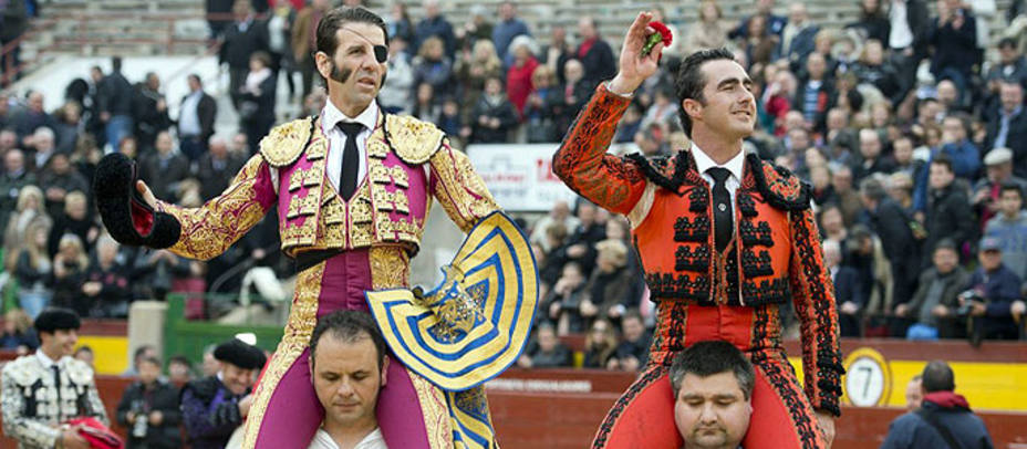 Padilla y Fandi en su salida a hombros este domingo en Castellón. PLAZADETOROSDECASTELLON.ES