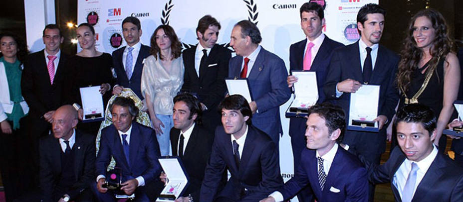 Foto de los premiados por el Foro de la Juventud Taurina en 2012. ARCHIVO