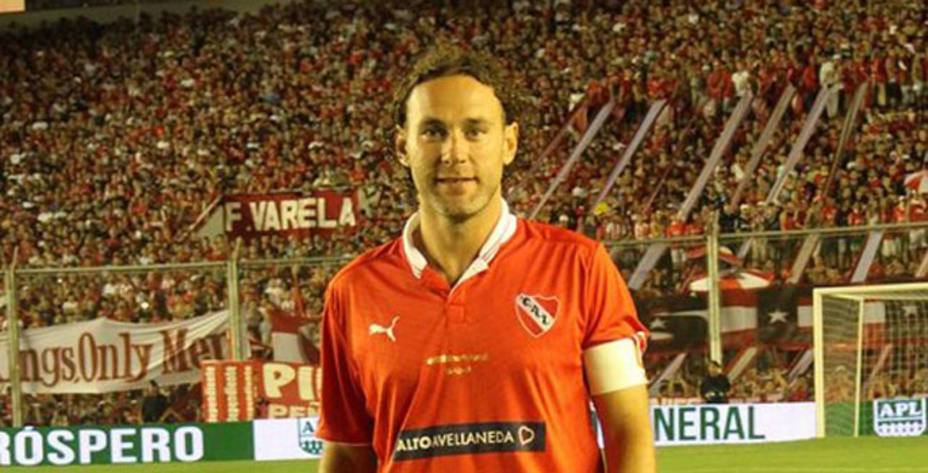 Milito se retiró del fútbol homenajeado por Independiente. Foto: Independiente.